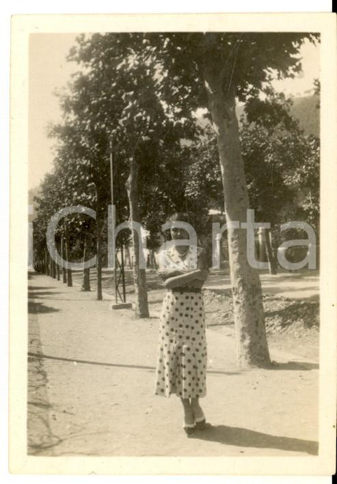 1931 CHIAVARI Ritratto di Giovanna COMELLI lungo un viale - Foto 6x9 cm