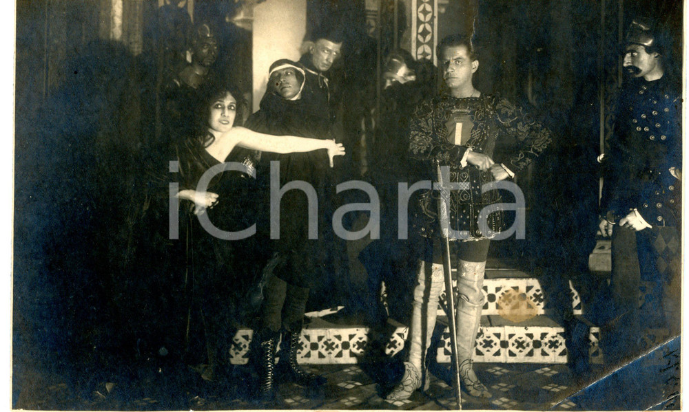 1915 ca CINEMA MUTO Film storico - Attrice difende il compagno - Foto 22x13