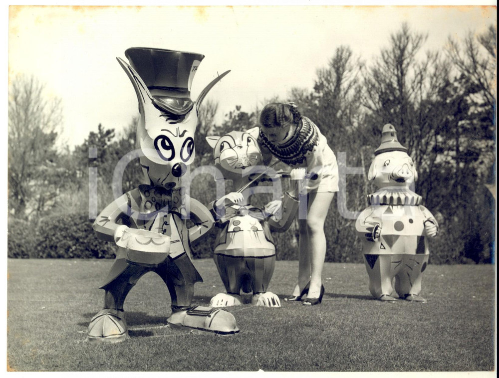 Fotografia d epoca originale 1955 HASTINGS White Rocks Gardens  Fairyland figures for children  Photo 20x15 1