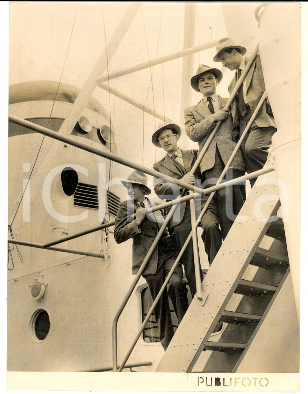 1955 GENOVA La DYHRENFURTH Expedition parte per l'Himalaya sulla nave ASIA
