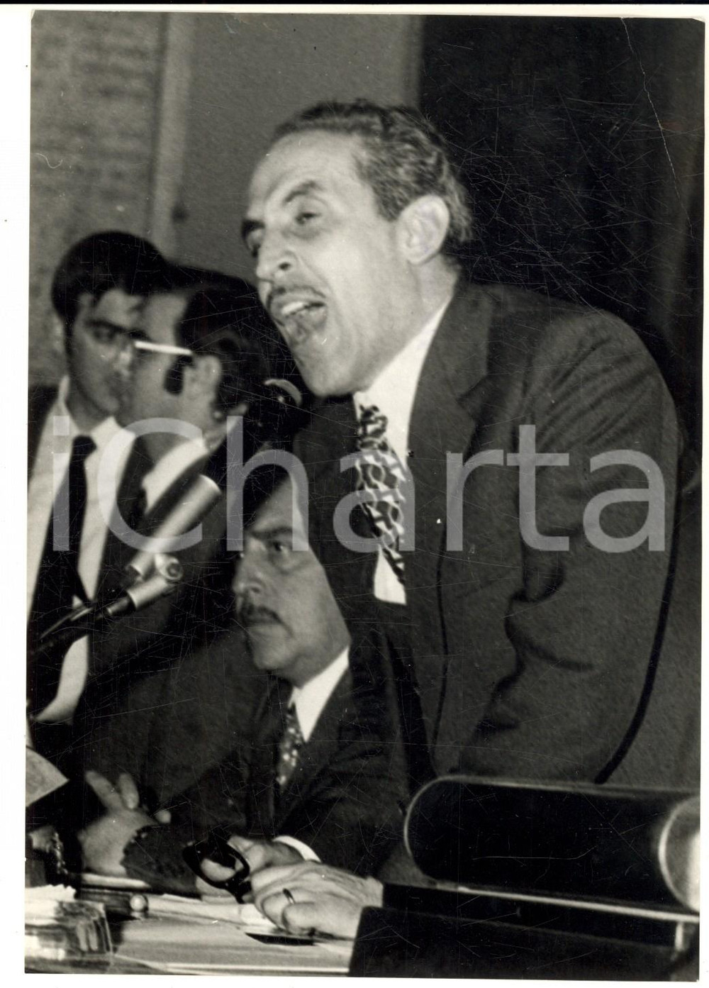 1970 PALERMO Vito CIANCIMINO rifiuta dimissioni per il caso DE MAURO *Foto 13x18 Fotografia d'epoca con didascalia coeva.  CONDIZIONI: fair (piegatura all'angolo superiore destro)    originale e autentica 1