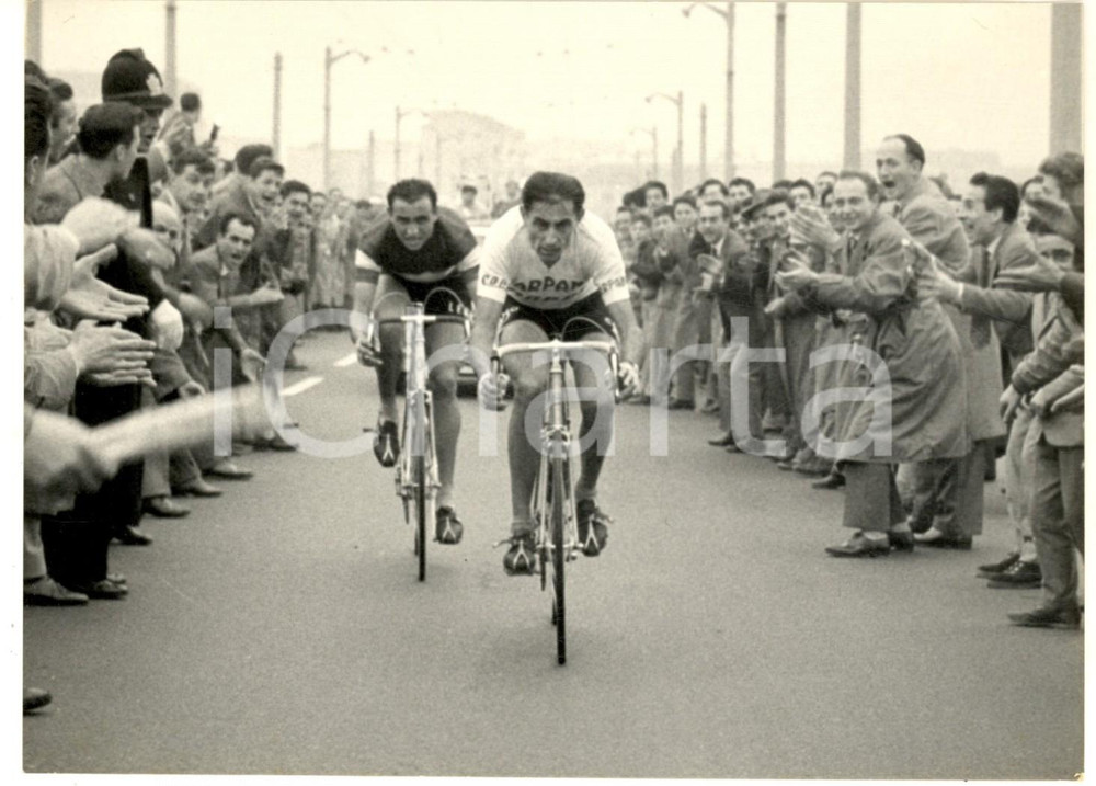 1957 CICLISMO TROFEO BARACCHI Fausto COPPI - Ercole BALDINI - Foto 18x13 Fotografia d'epoca con didascalia coeva al verso. CONDIZIONI: G    originale e autentica 1
