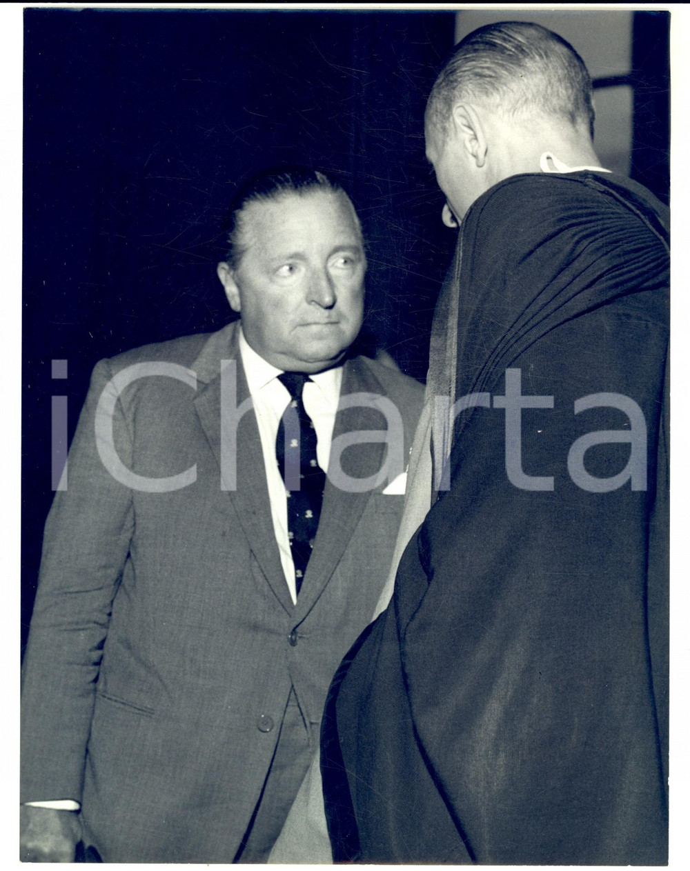 1966 MILANO Harford MONTGOMERY HYDE al processo eredi Alberto LAIS *Foto Fotografia d'epoca con didascalia coeva al verso.  CONDIZIONI: G FORMATO: 18x24 cm    originale e autentica 1