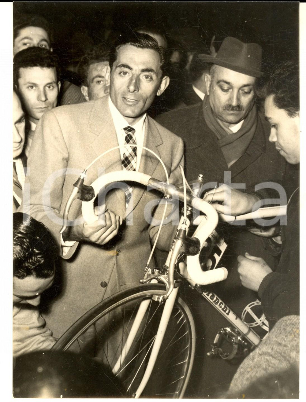 1958 MILANO CICLISMO Fausto COPPI alla punzonatura MILANO-TORINO - Foto 13x18