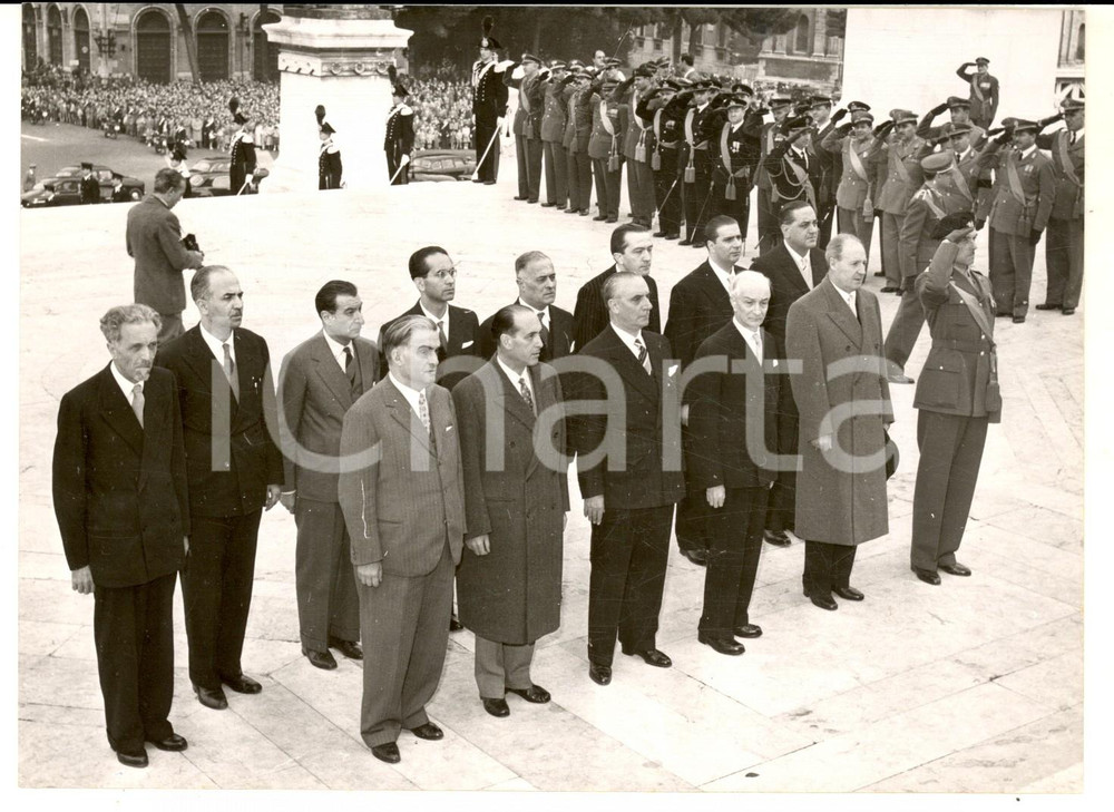 1955 ROMA 4 Novembre - Antonio SEGNI e il Governo al Milite Ignoto *Foto Fotografia d'epoca con didascalia coeva al verso. CONDIZIONI: G FORMATO: 18x13 cm     originale e autentica 1