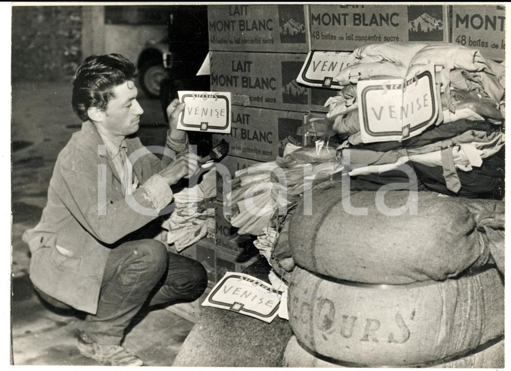 1963 PARIS Soccorsi alle vittime del VAJONT - Raccolta in una chiesa - Foto 
