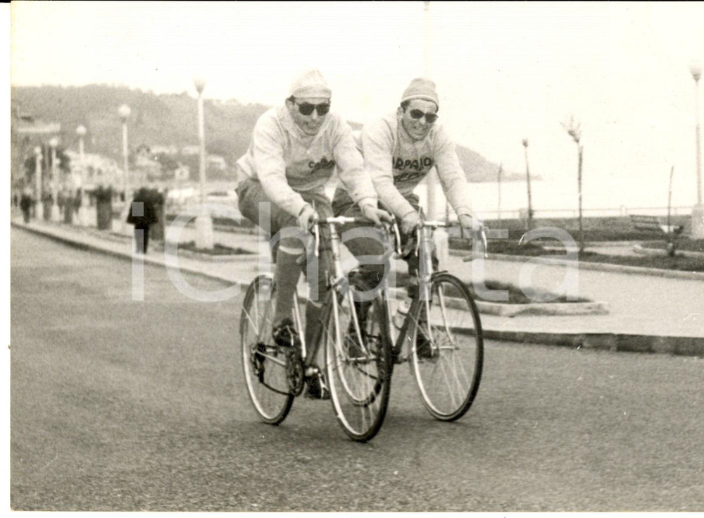 1957 CICLISMO Area di VARAZZE - Fausto COPPI ed Ettore MILANO in allenamento