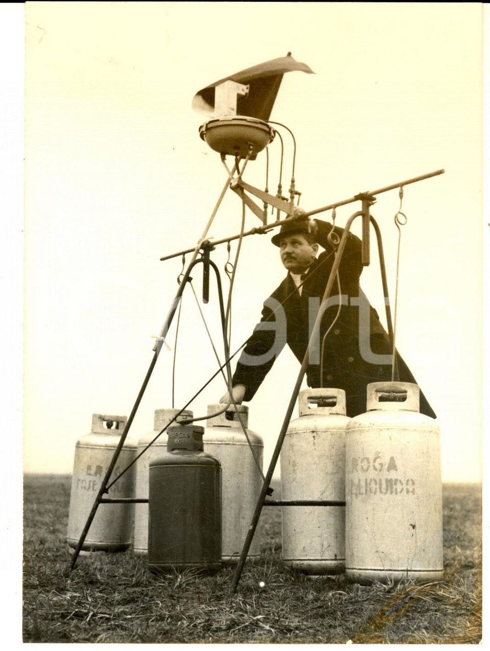 1965 MILANO Aeroporto FORLANINI - Tecnici SEA durante esperimento antinebbia