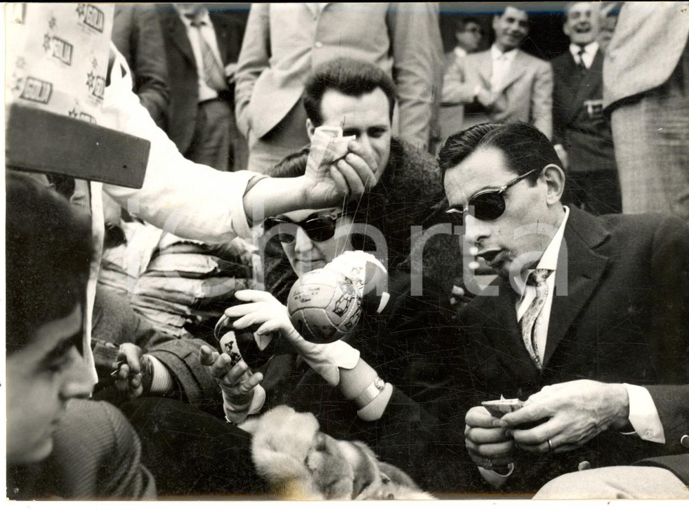 1956 MILANO CALCIO ITALIA-BRASILE Fausto COPPI allo stadio *Foto 18x13 cm