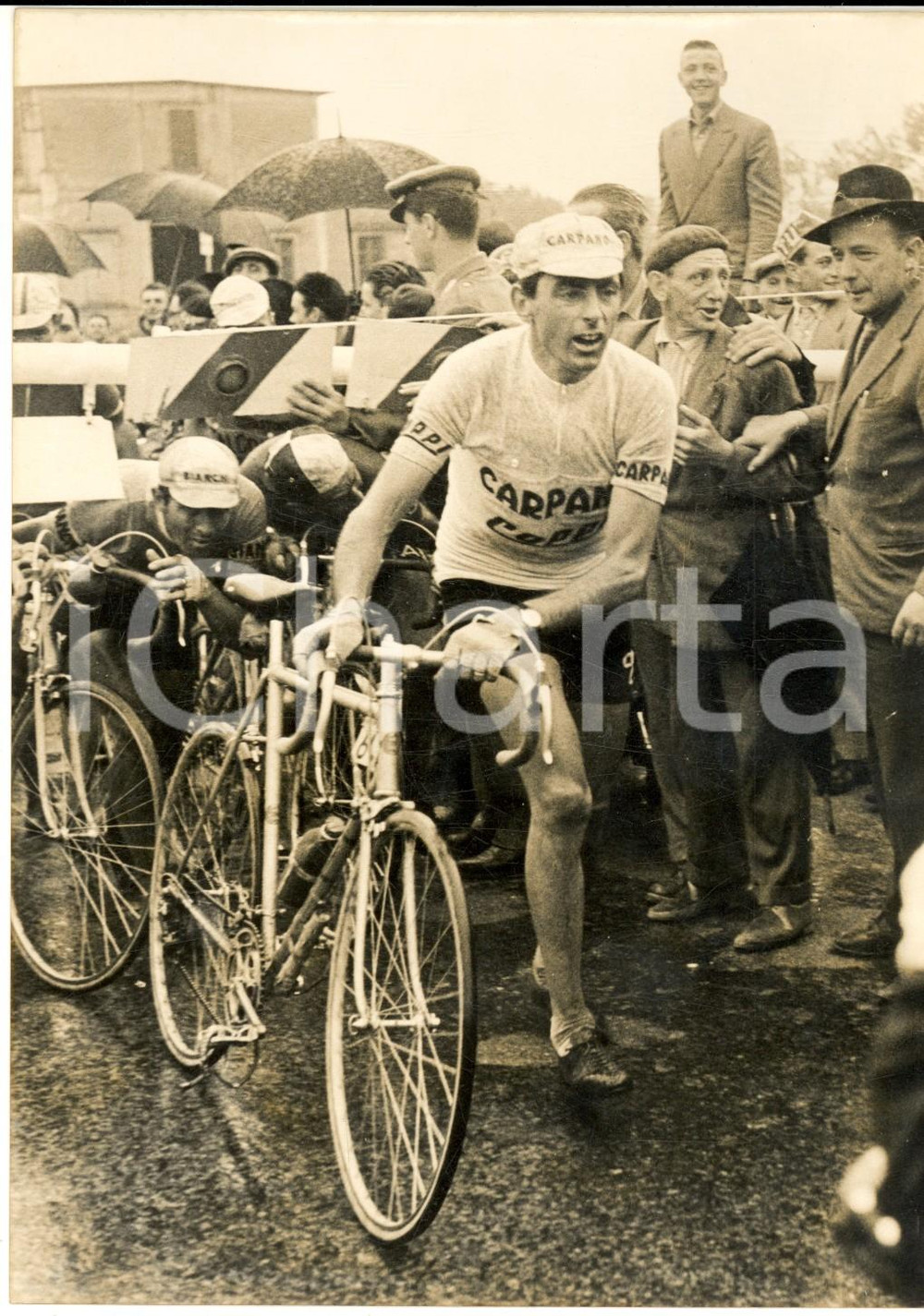 1956 CICLISMO GIRO D'ITALIA BOZZOLO Fausto COPPI al passaggio a livello - Foto