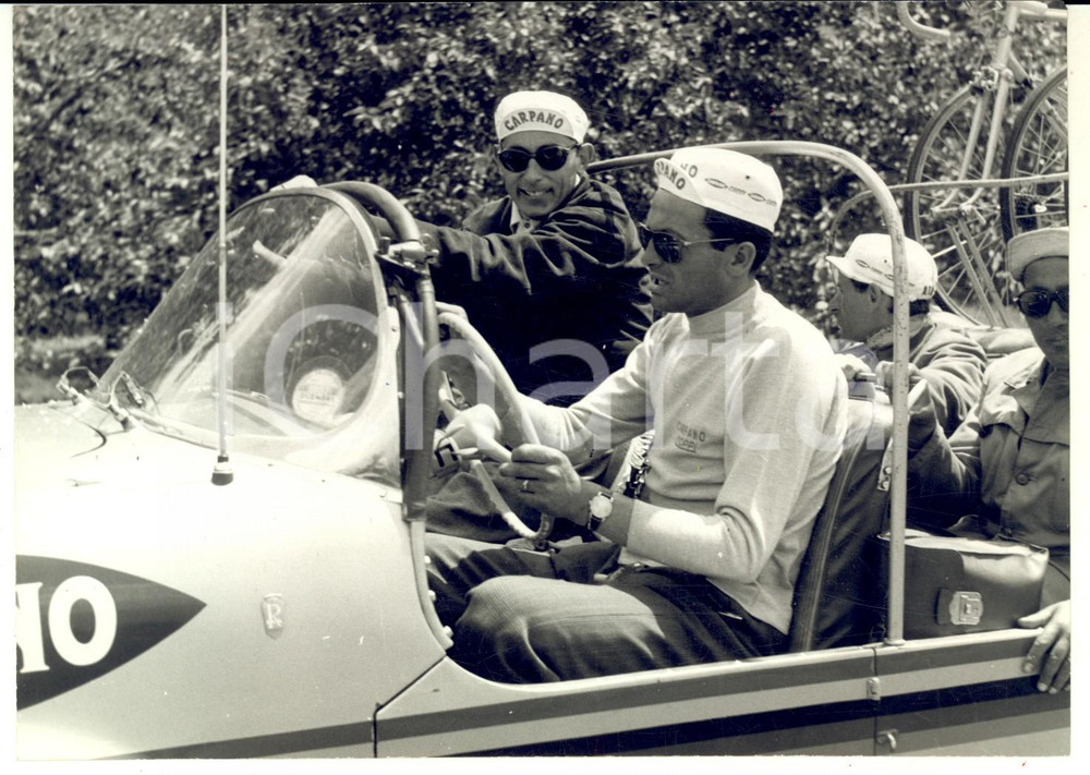1956 CICLISMO Fausto COPPI ed Ettore MILANO al seguito del GIRO D'ITALIA *Foto