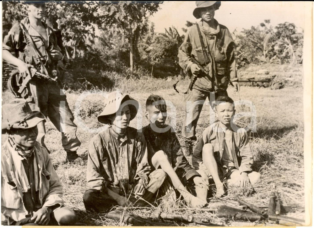 1953 GUERRA DEL VIETNAM Operazione BROCHET nello HUNG YEN - Uomini arresi *Foto