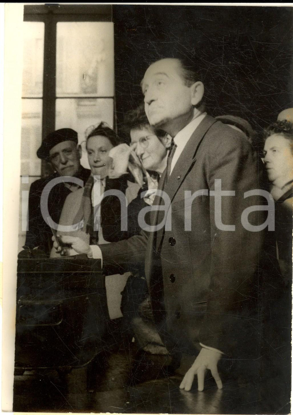 1960 ca LOUVIERS Ritratto di Pierre MENDES FRANCE alle urne - Foto 13x18