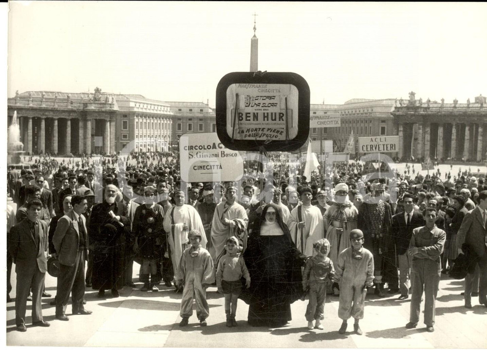 1958 ROMA Partecipanti al convegno ACLI in piazza San Pietro - Foto 18x13 cm