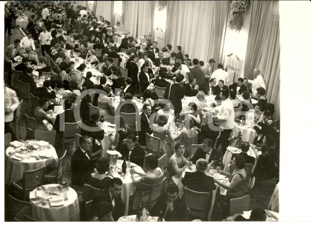 1958 SAINT VINCENT Gala di Capodanno - La sala affollata dalle star del cinema 