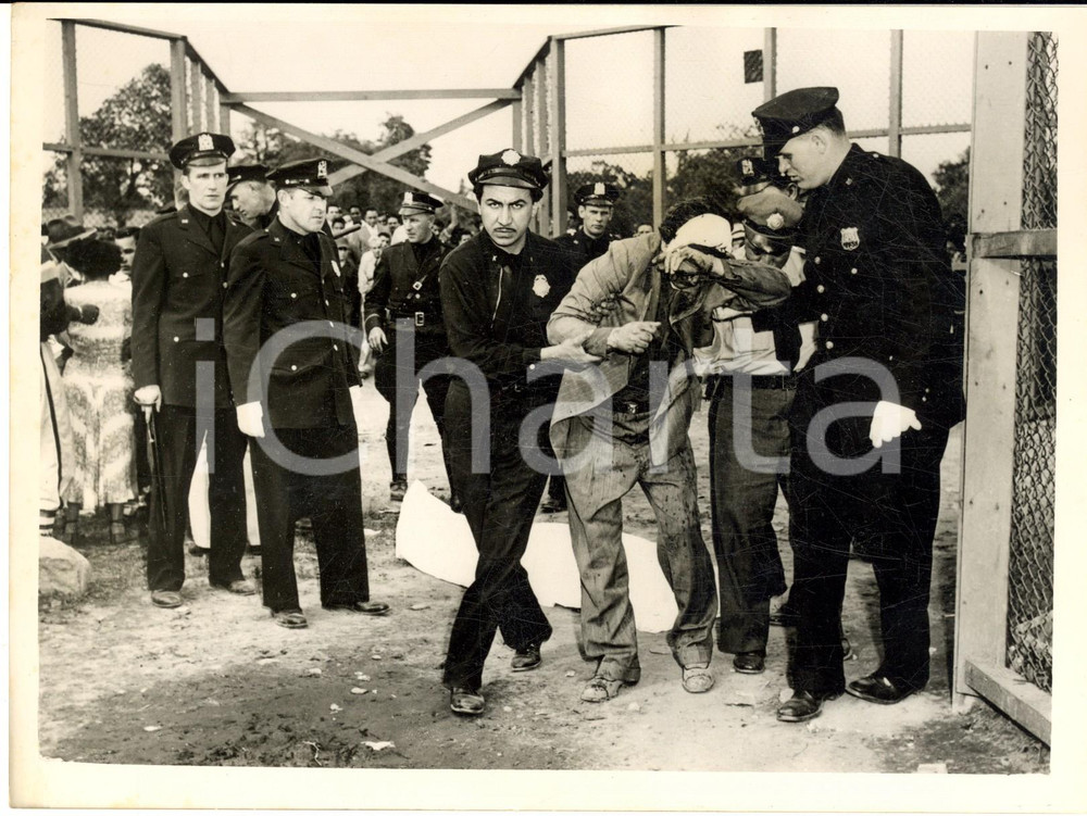 1953 NEW YORK Killer Edward CARTAGENA hurried away by policemen *Photo 20x15 cm 