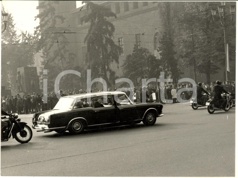 1963 TORINO Piazza Castello - Arrivo di Antonio SEGNI per Salone dell'Auto *Foto