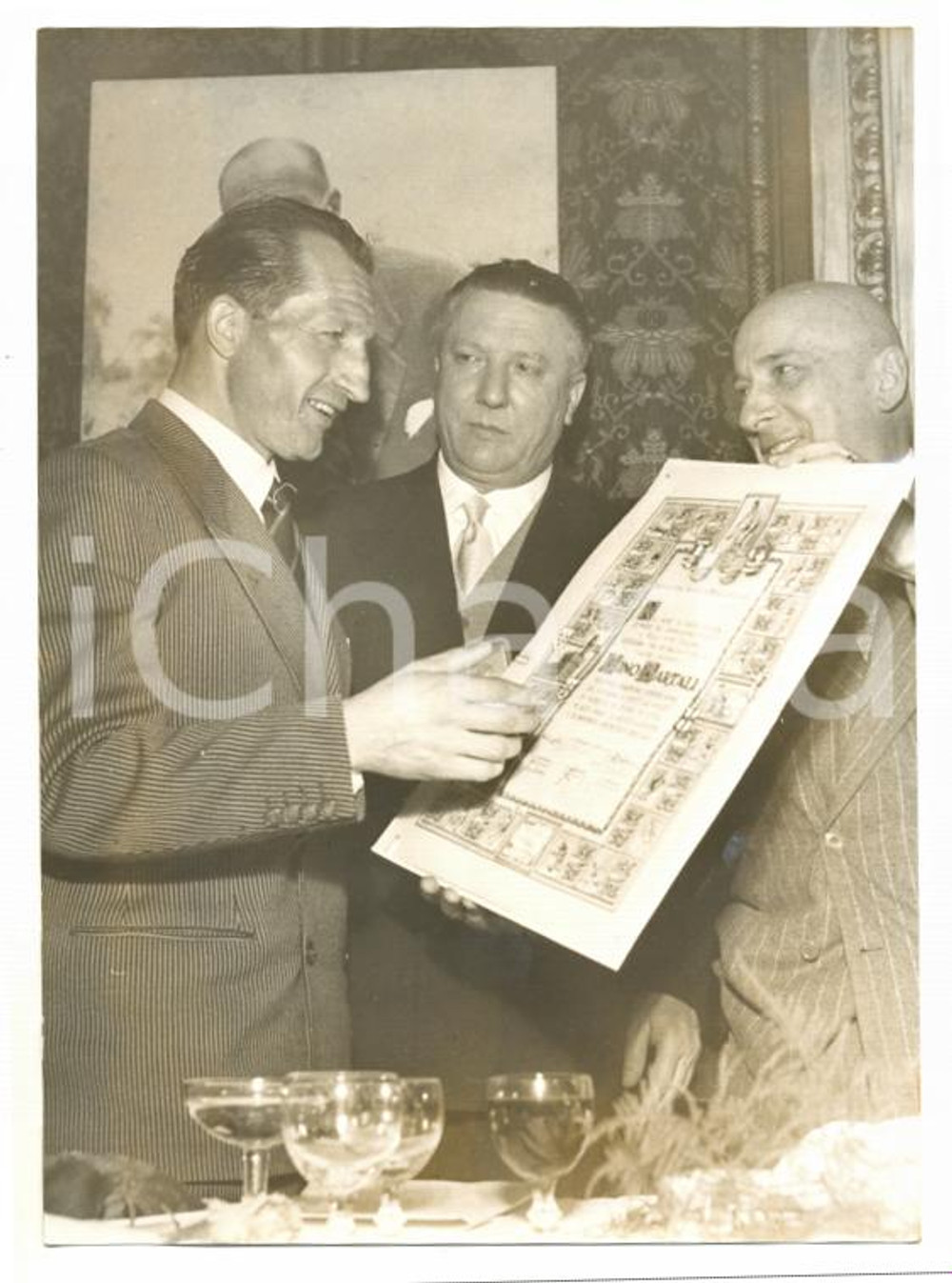 1954 MILANO Gino BARTALI ritira diploma da Amici di Emilio Colombo Foto 13x18 cm