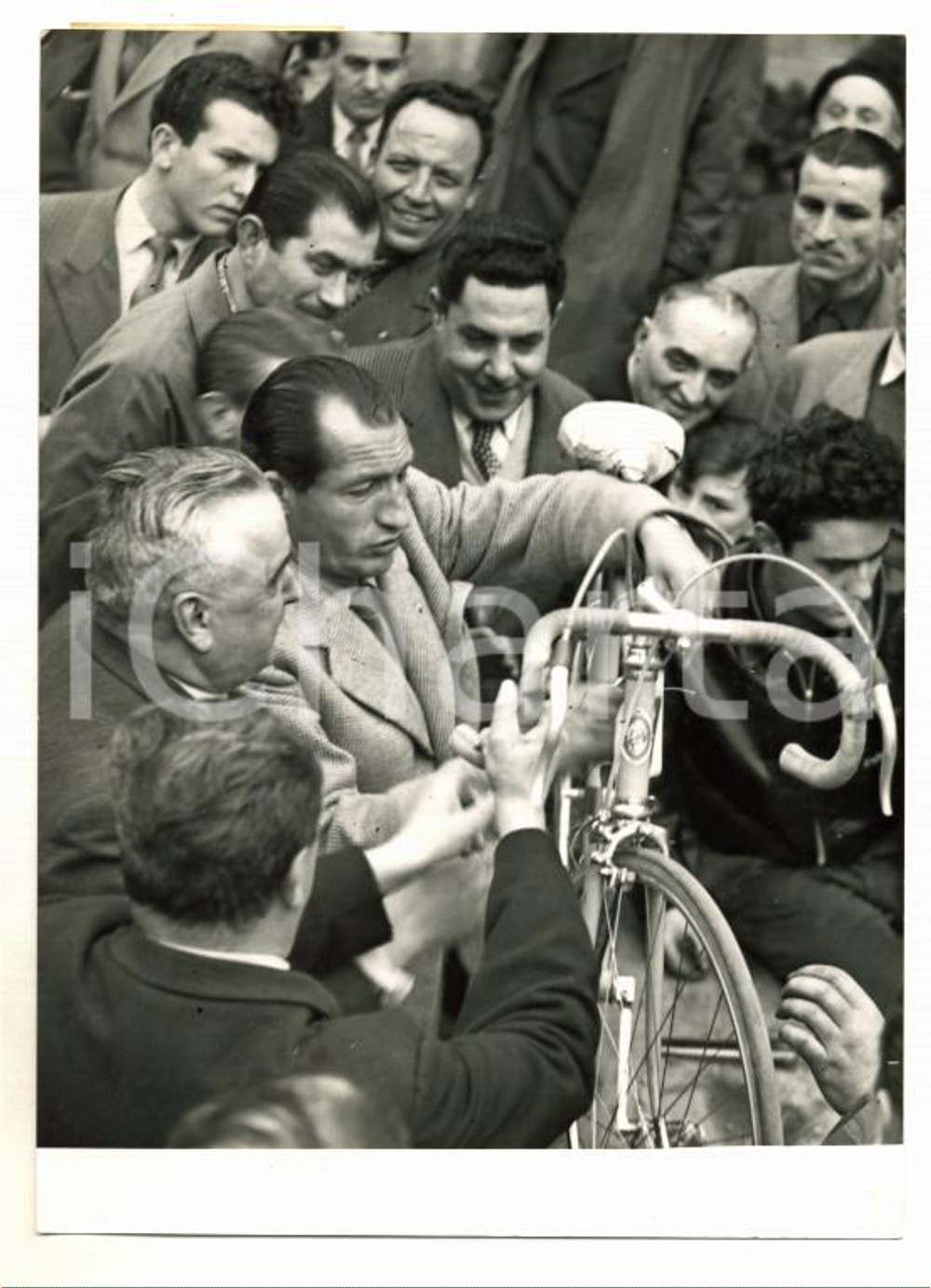 1953 TORINO - GIRO DEL PIEMONTE Gino BARTALI alla punzonatura *Foto 13x18 cm