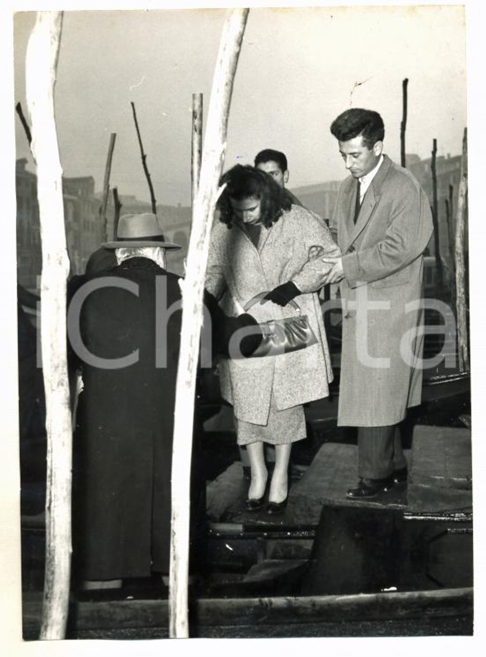 Fotografia d epoca originale 1957 VENEZIA  CASO MONTESI Wanda MONTESI si reca in tribunale in gondola Foto 1
