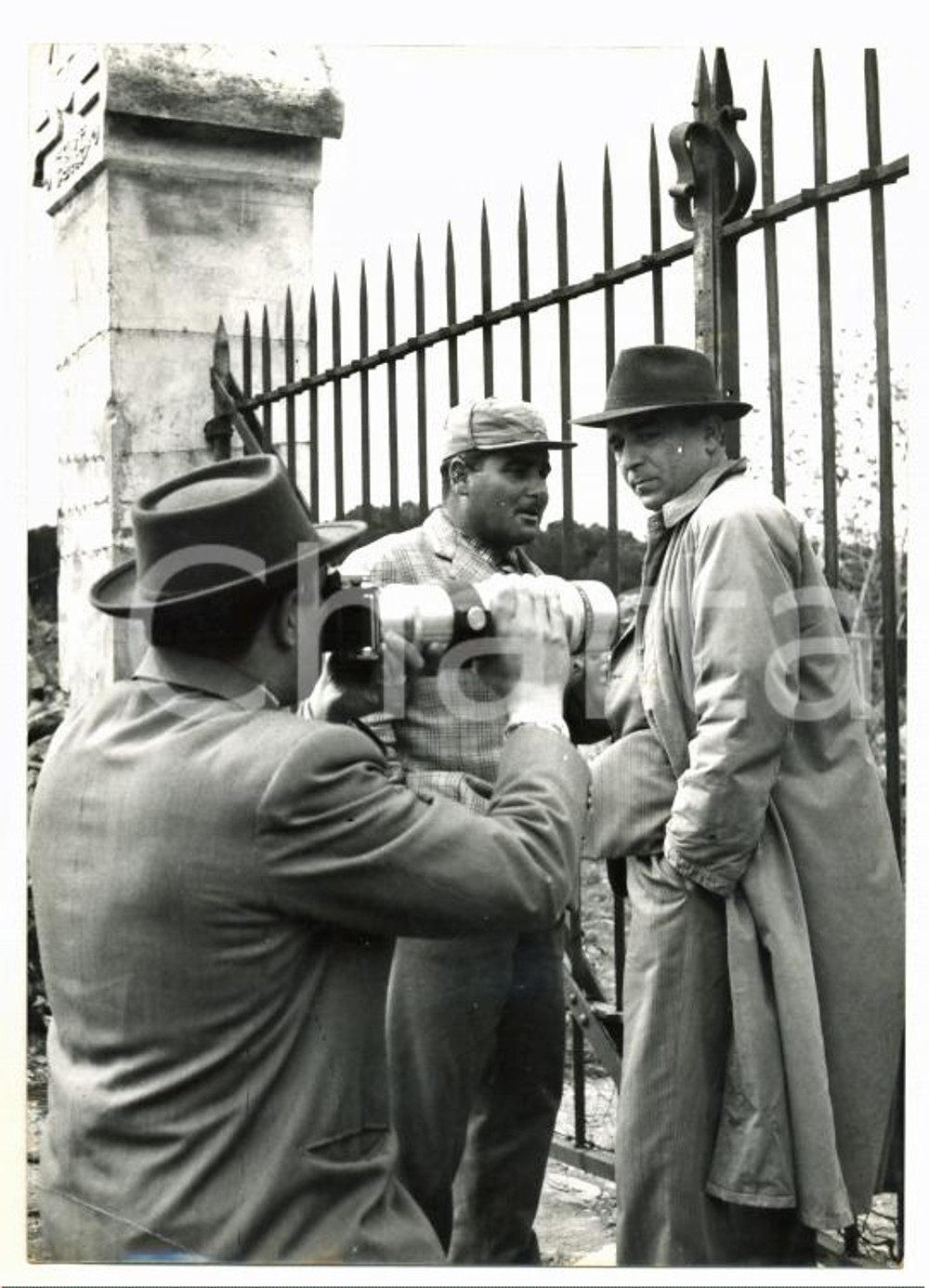1957 POMEZIA CASO MONTESI Collegio giudicante durante sopralluogo a TORVAIANICA