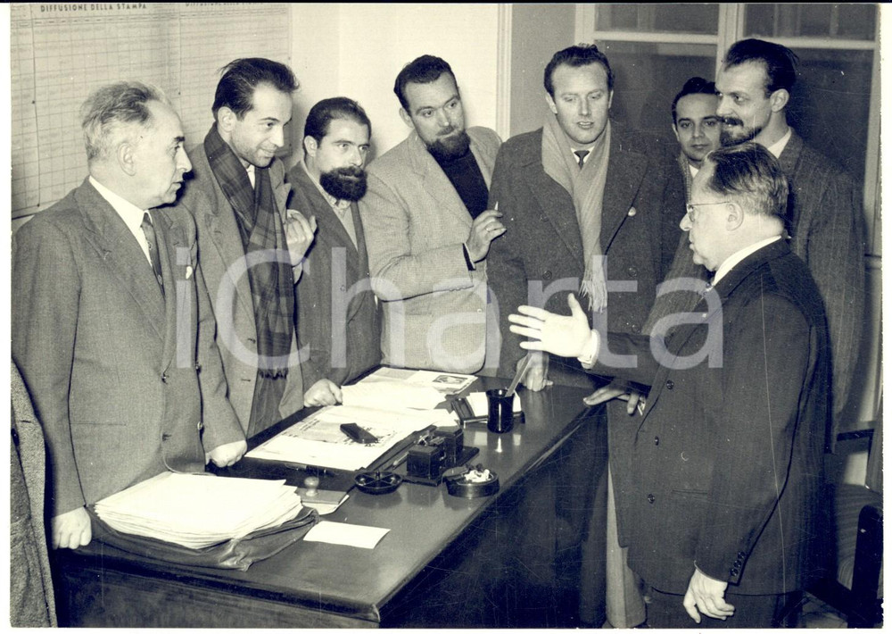 Fotografia d epoca originale 1954 ROMA Luigi LONGO presenta a Palmiro TOGLIATTI i partigiani di ODERZO Foto 1