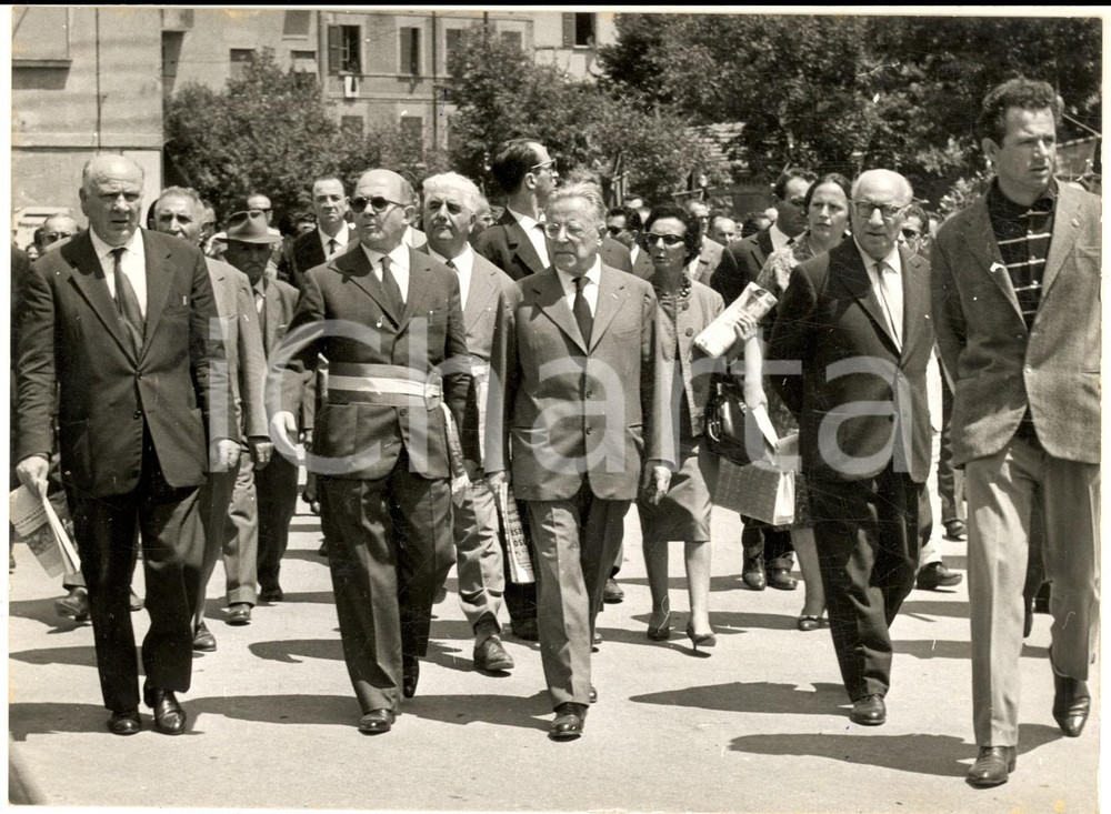 Fotografia d epoca originale 1960 REGGIO EMILIA Palmiro TOGLIATTI e autorità ai funerali degli operai PCI 1