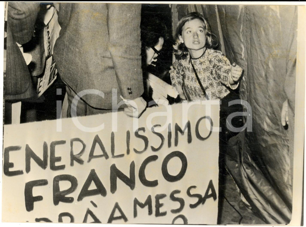 Fotografia d epoca originale 1963 ROMA Marisa MALAGOLI TOGLIATTI alla manifestazione contro morte GRIMAU 1