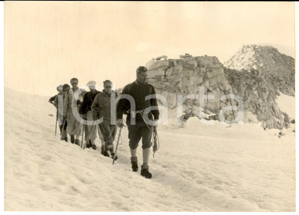 Fotografia d epoca originale 1953 AIGUILLE DU MIDI  Palmiro TOGLIATTI in cordata verso gli operai di Chamonix 1