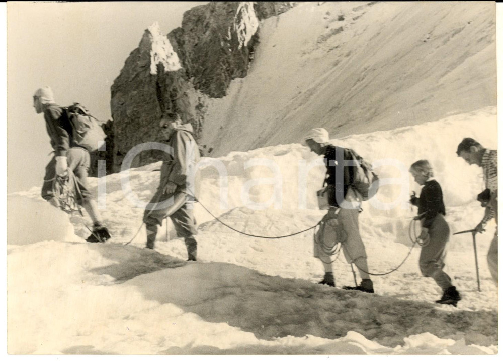 Fotografia d epoca originale 1953 AIGUILLE DU MIDI  Palmiro TOGLIATTI in marcia verso gli operai di Chamonix 1