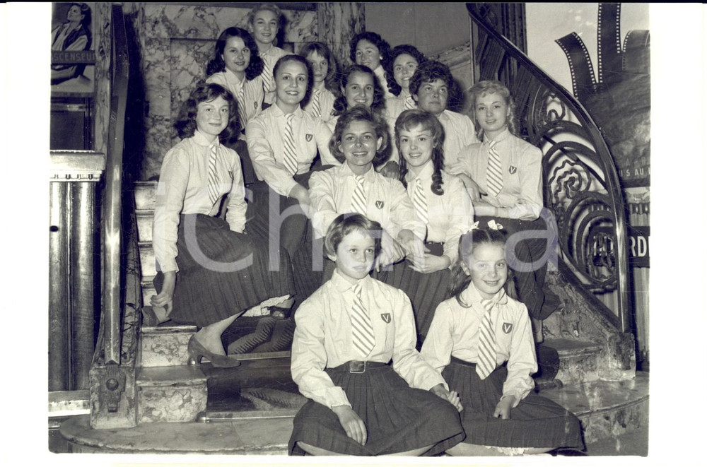 Fotografia d epoca originale 1957 PARIS Christiane CARRERE  vedette des Collegiennes à  la première Photo 1