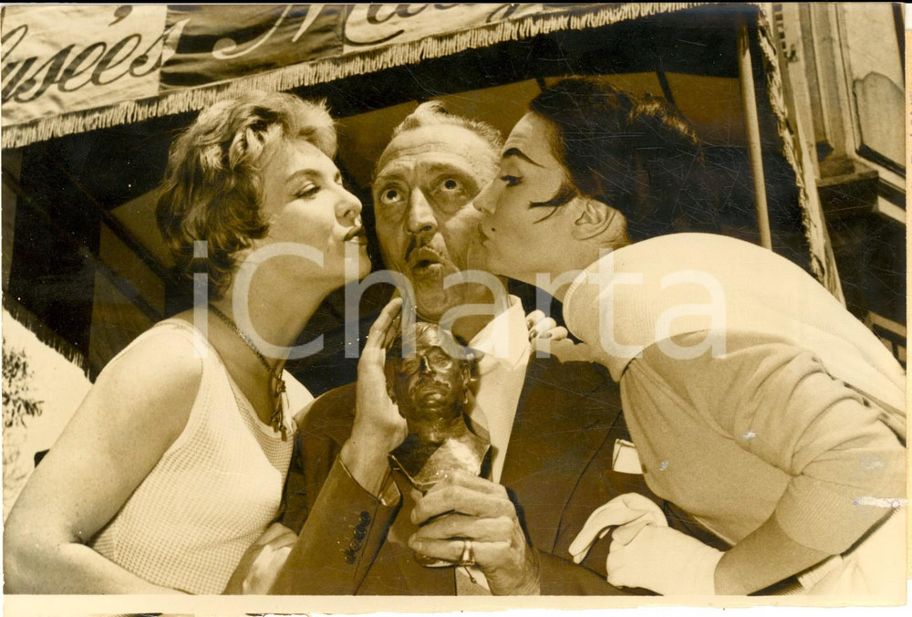 Fotografia d epoca originale 1957 PARIS Misha AUER Prix de l Humour  Ludmilla TCHERINA Line RENAUD Photo 1