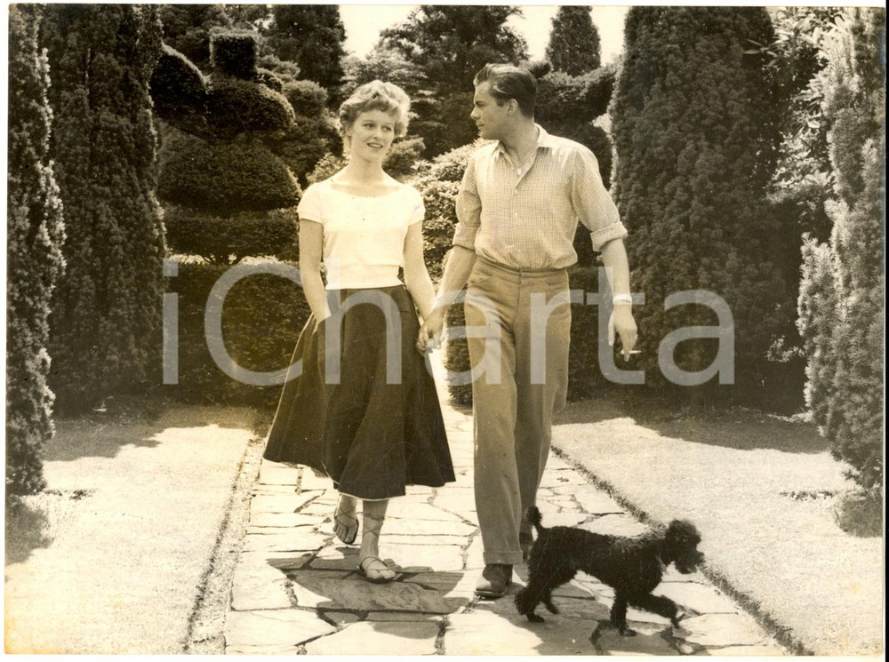 Fotografia d epoca originale 1954 CINEMA Virginia McKENNA e Dirk BORGARDE romantici sul set di Simba Foto 1