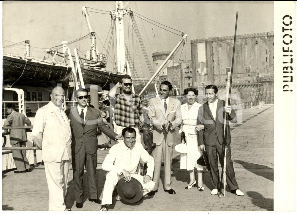 Fotografia d epoca originale 1954 NAPOLI Troupe italiana del raid cinematografico in Sud America al rientro 1