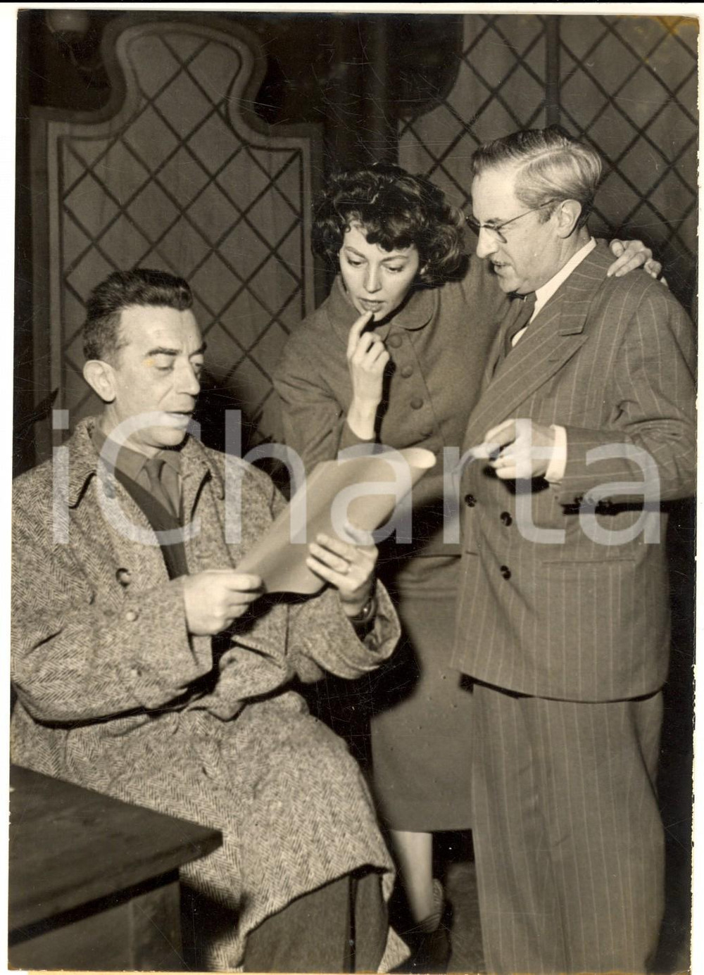 Fotografia d epoca originale 1954 Paris Théâtre de l’Atelier Marcel Aymé avec Henri Crémieux et Anne Vernon 1