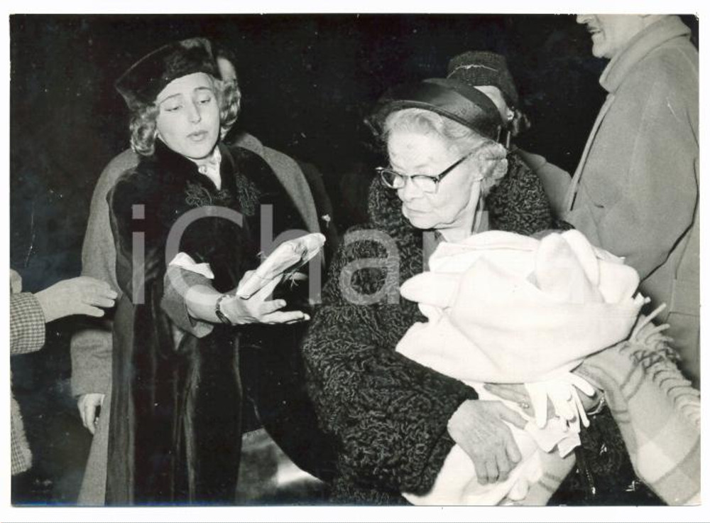 Fotografia d epoca originale 1957 MALPENSA Emanuela D ACQUARONE torna in Italia per funerali Arturo TOSCANINI 1