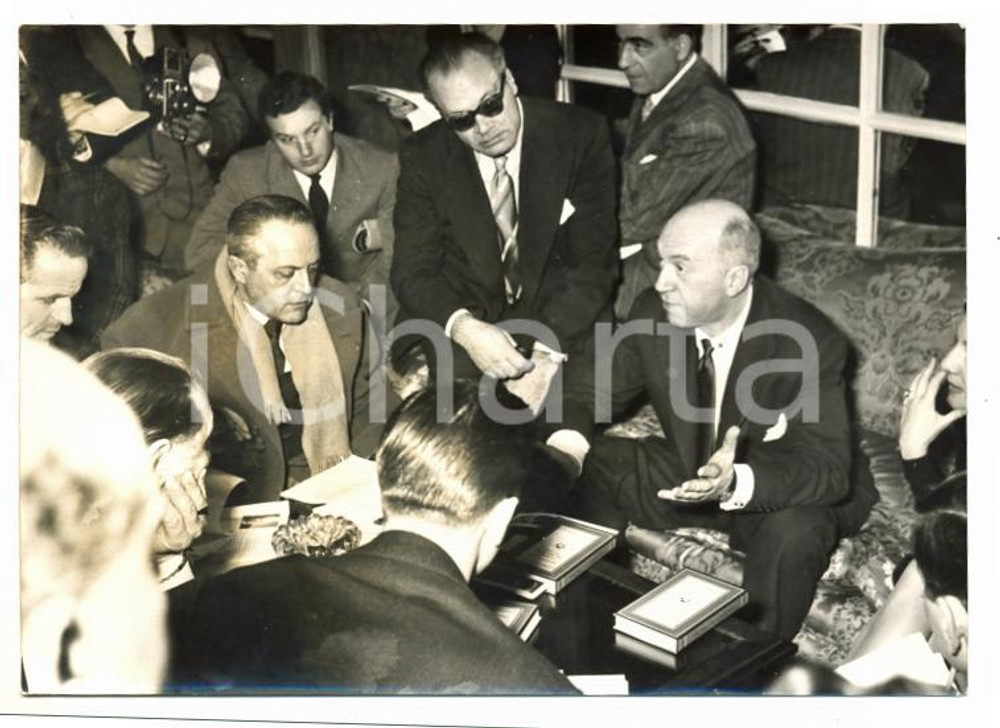 1956 ROMA Otto PREMINGER alla conferenza stampa de L'uomo dal braccio d'oro Foto