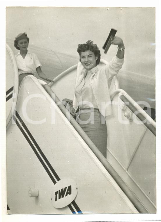 Fotografia d epoca originale 1953 ROMA  FIUMICINO Jean PETERS riparte per Hollywood su aereo TWA Foto 13x18 1