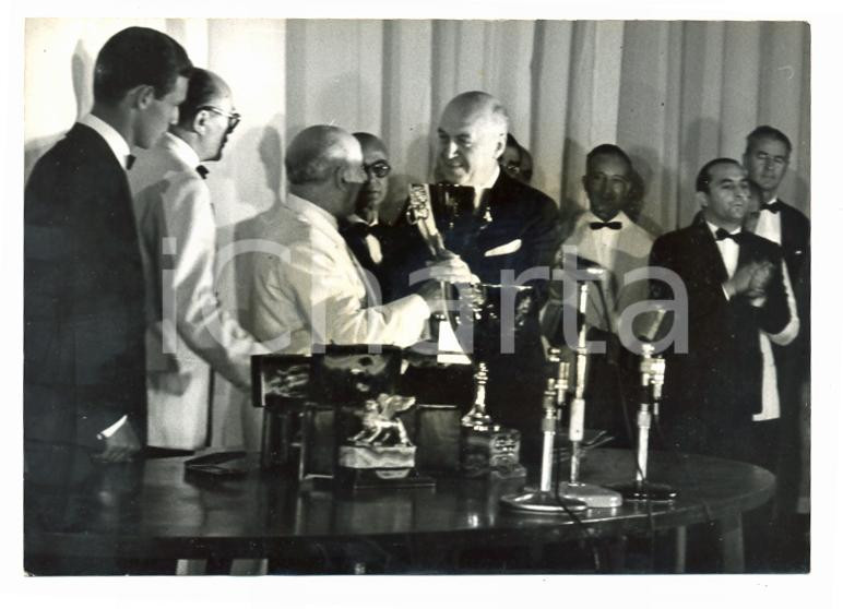 Fotografia d epoca originale 1959 VENEZIA Mostra del Cinema  Otto PREMINGER con Coppa Volpi di James STEWART 1