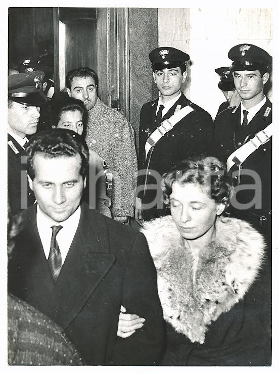 Fotografia d epoca originale 1959 MILANO Banda di VIA OSOPPO Moglie di Ugo CIAPPINA con avvocato COLOMBO 1