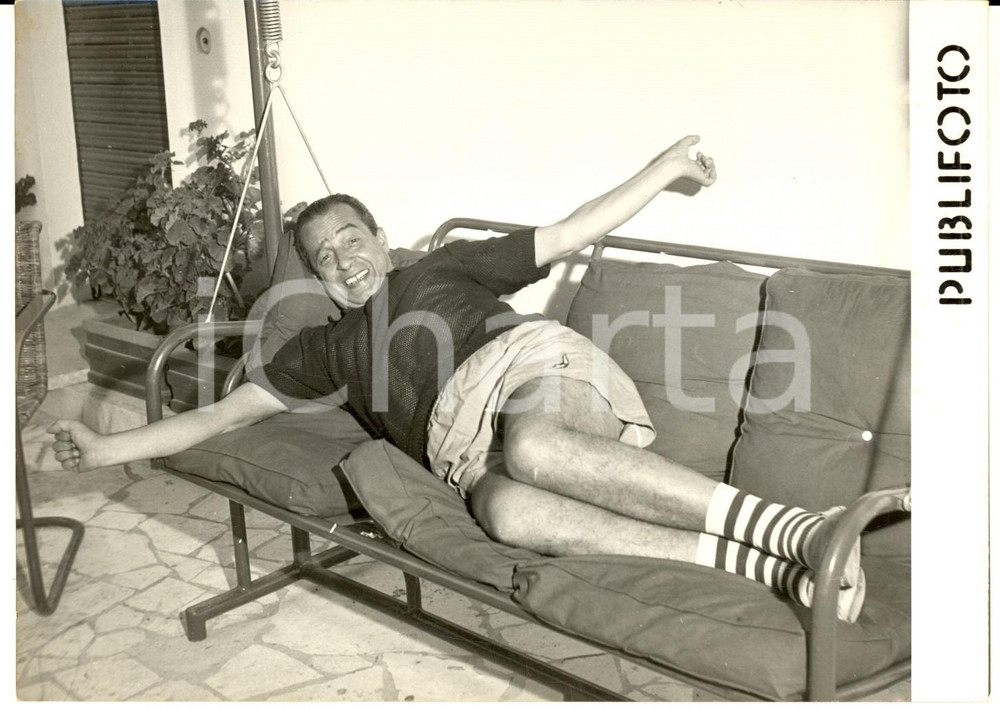 Fotografia d epoca originale 1958 LUCRINO Nino TARANTO in relax nella sua villa La caccavella Foto 18x13 cm 1