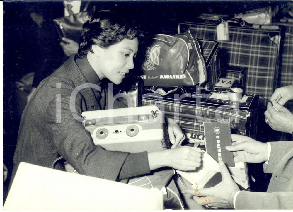 Fotografia d epoca originale 1959 ITALIA Attrice Jeanette LIN TSUI durante il suo viaggio di nozze Foto 1