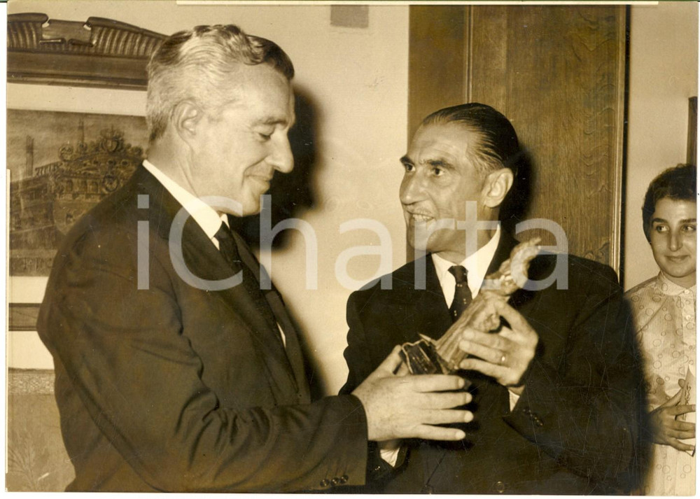Fotografia d epoca originale 1957 FIRENZE Vittorio DE SICA riceve il Premio San Luca  Fotografia 18x13 cm 1