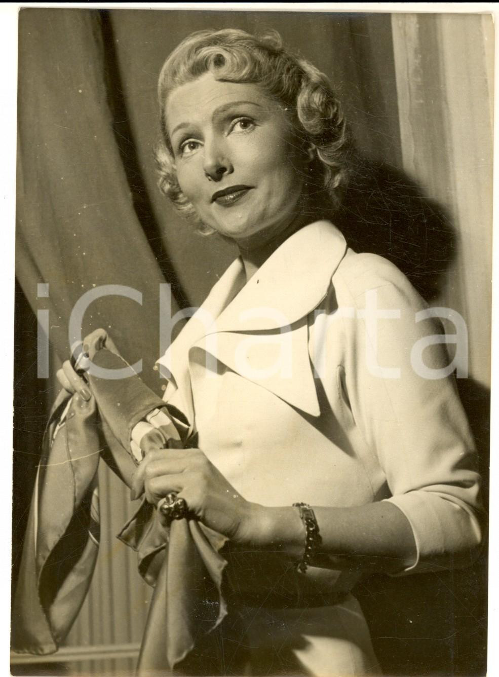 Fotografia d epoca originale 1956 PARIS Simone Renant parmi les dix femmes les plus élégantes – Photo 12x17 1