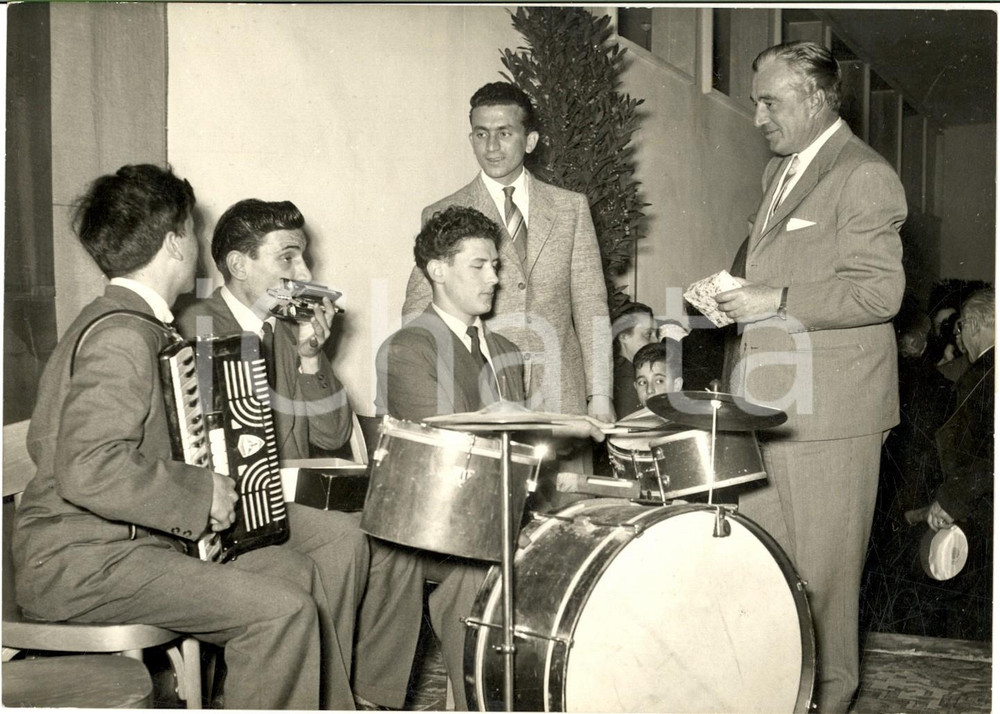 Fotografia d epoca originale 1955 ROMA Vittorio DE SICA ad uno spettacolo per i mutilatini Foto 18x13 cm 1