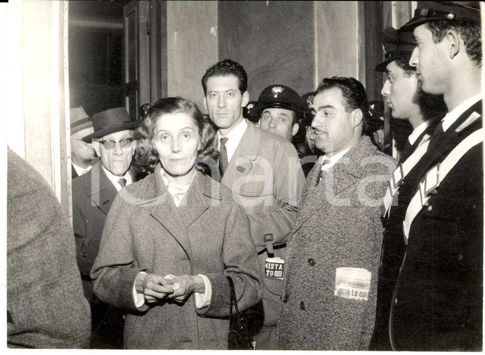 Fotografia d epoca originale 1959 MILANO Processo alla banda di VIA OSOPPO  Moglie di Ferdinando RUSSO Foto 1