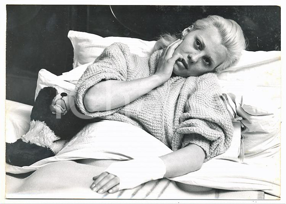 1956 MILANO Hélène REMY degente dopo infortunio al Teatro Lirico *Foto 18x13 cm
