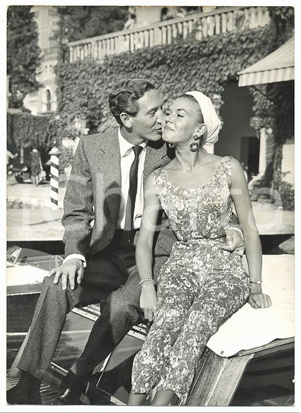 Fotografia d epoca originale 1955 ca VENEZIA Mostra cinema  John VAN EYSSEN Lilian ROBIN all Hotel Excelsior 1