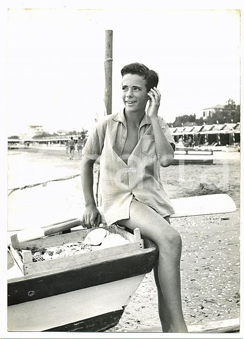 1955 ca VENEZIA Mostra del cinema - Michel RAY in posa su barca a remi *Foto