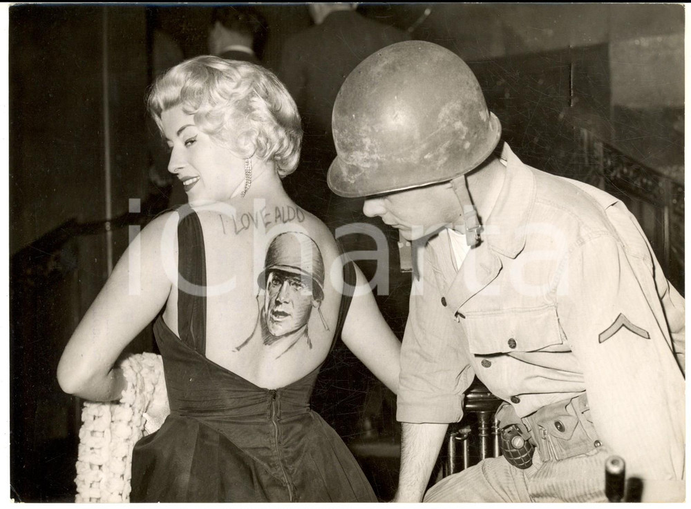 Fotografia d epoca originale 1958 LONDON Model Diana FRENCH painted for her hero actor Aldo RAY Photo 20x15 1